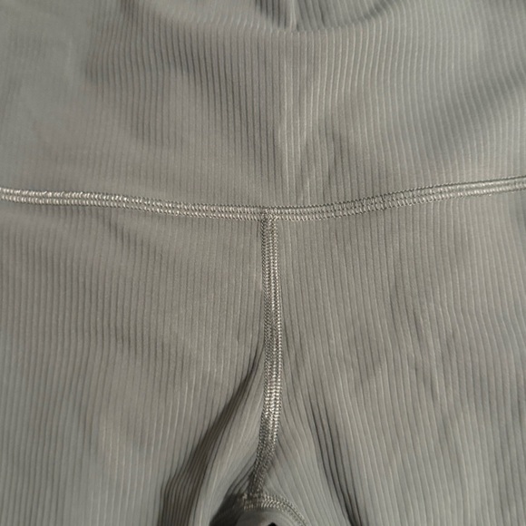 LIKE NEW Lululemon lululemon Align™ Ribbed High-Rise SZ 4 - Picture 4 of 7